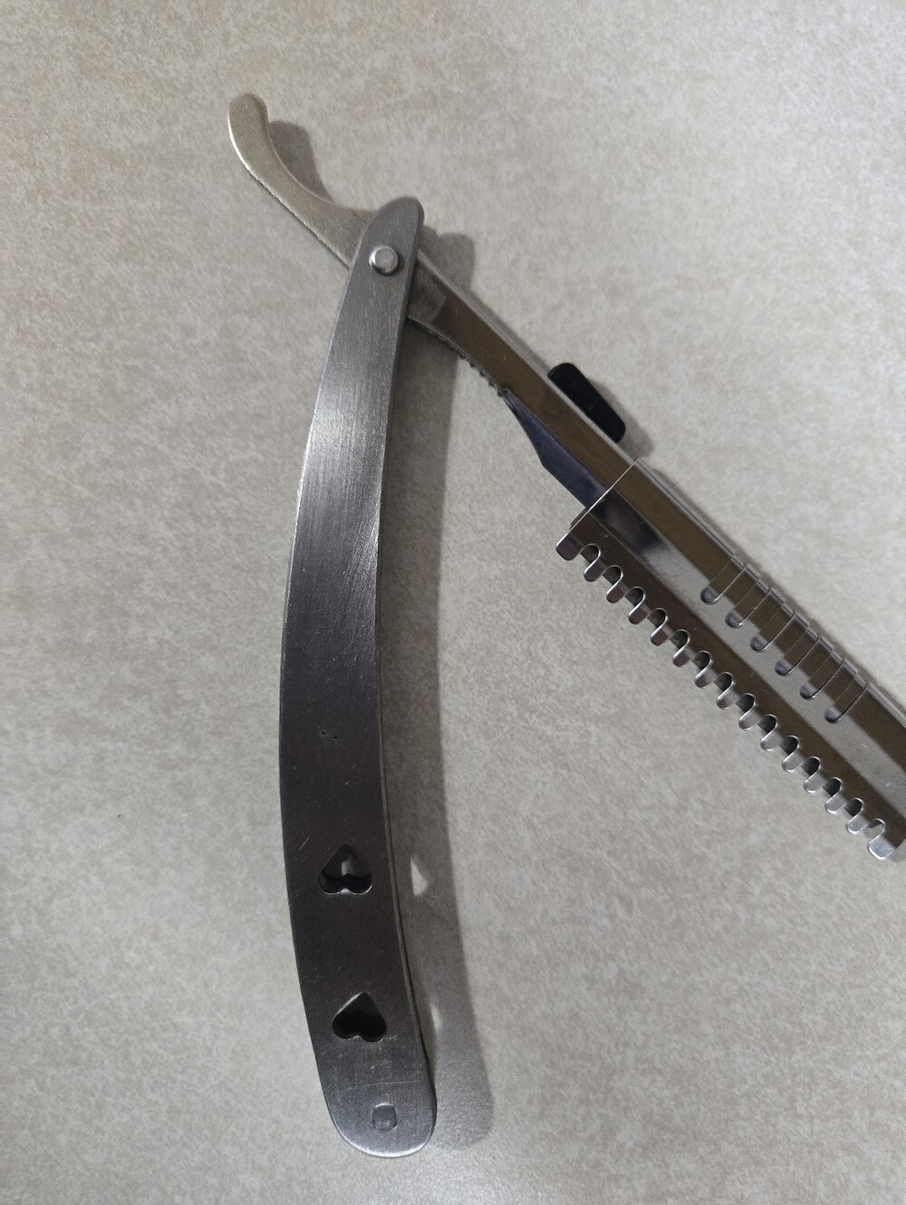 Shark Fin Straight Edge Razor - Picture 9 of 16